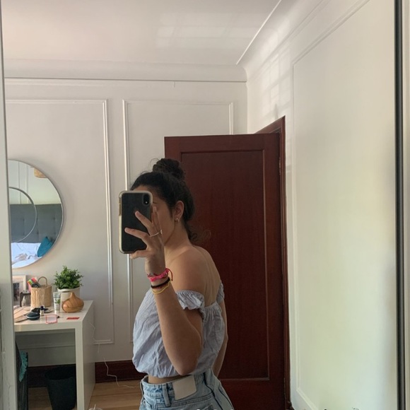 I am selling a BRANDY MELVILLE cute crop top!! - Picture 2 of 4